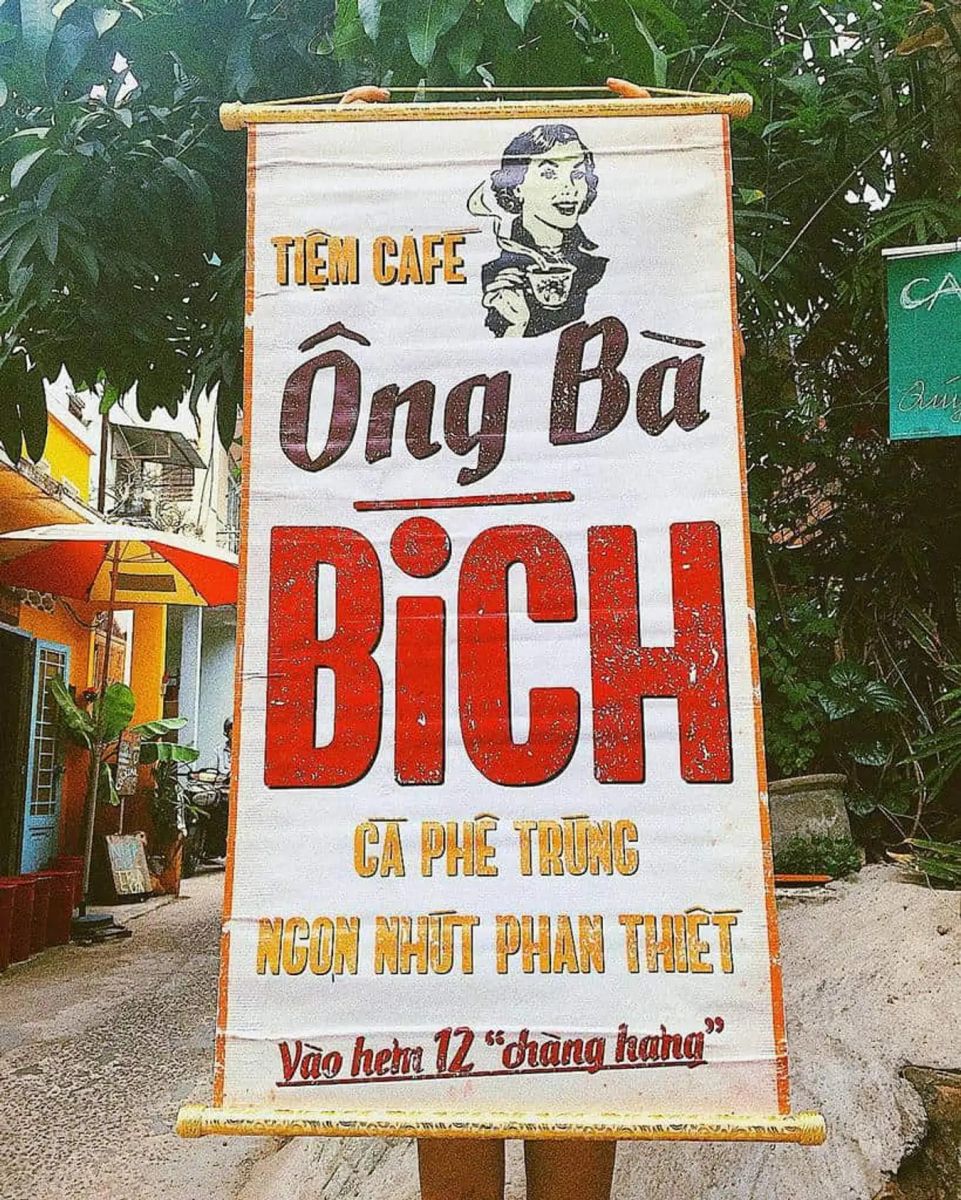 Quán thường có những thông báo rất dễ thương cho khách hàng. @Ông Bà Bích Cafe